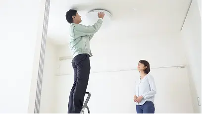 シーリングライト交換の作業写真